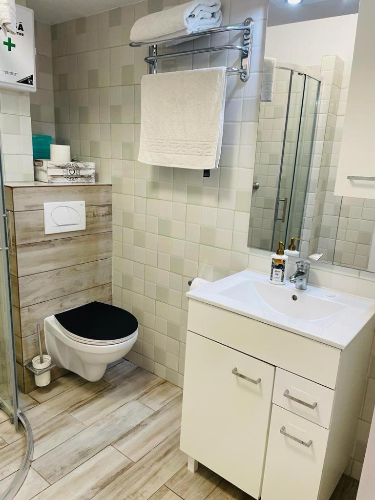 Rohan Studio One Aparthotel Navodari Bagian luar foto